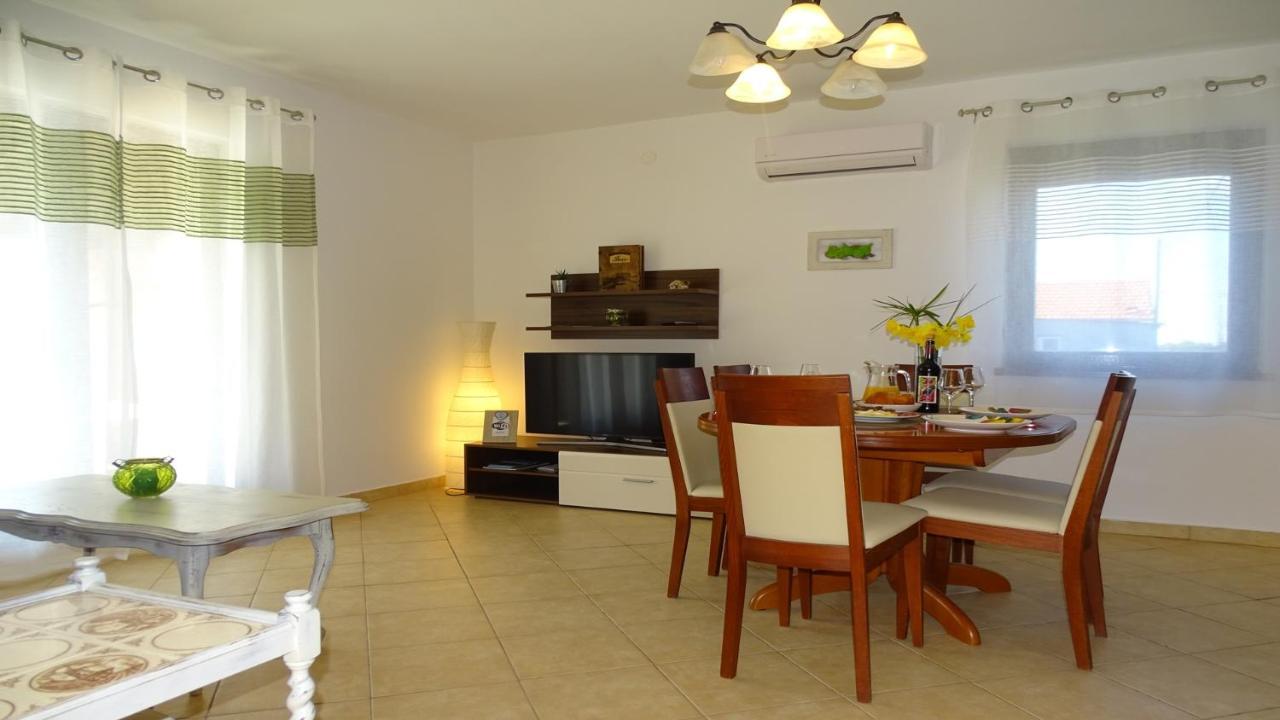 Sukošan Holiday Home Iva With Pool מראה חיצוני תמונה