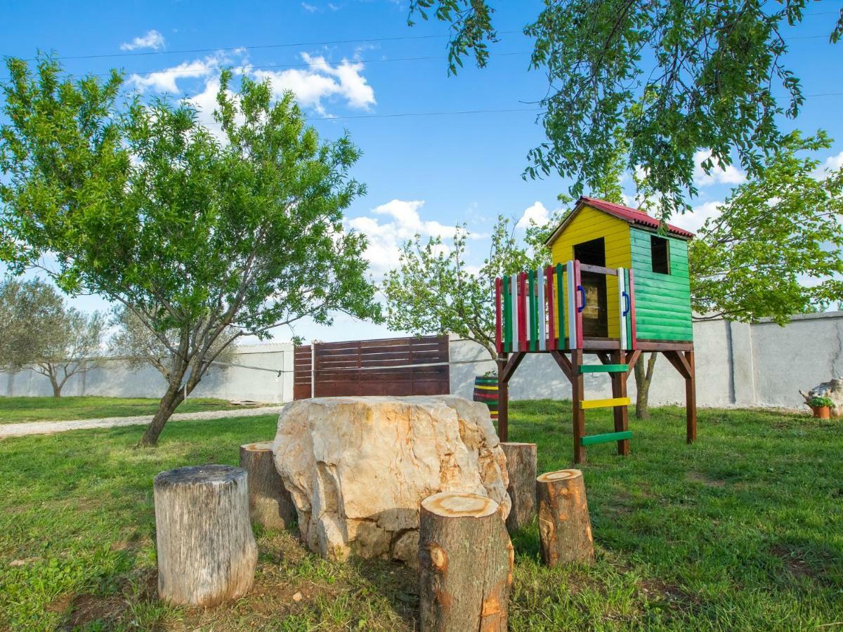 Sukošan Holiday Home Iva With Pool מראה חיצוני תמונה