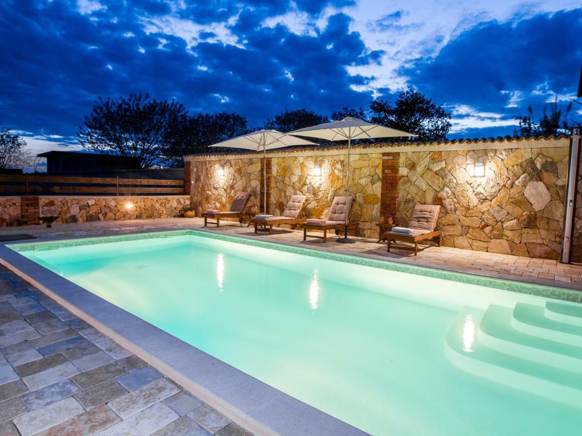 Sukošan Holiday Home Iva With Pool מראה חיצוני תמונה